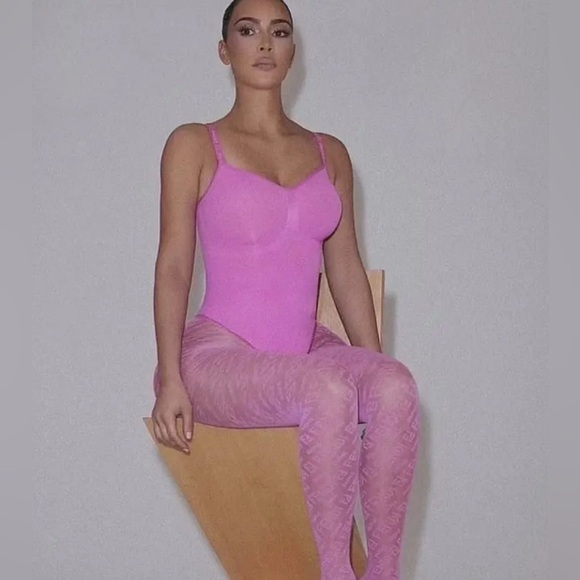 SKIMS NEON ORCHID SCULPTING BODYSUIT 4X/5X - Picture 10 of 10